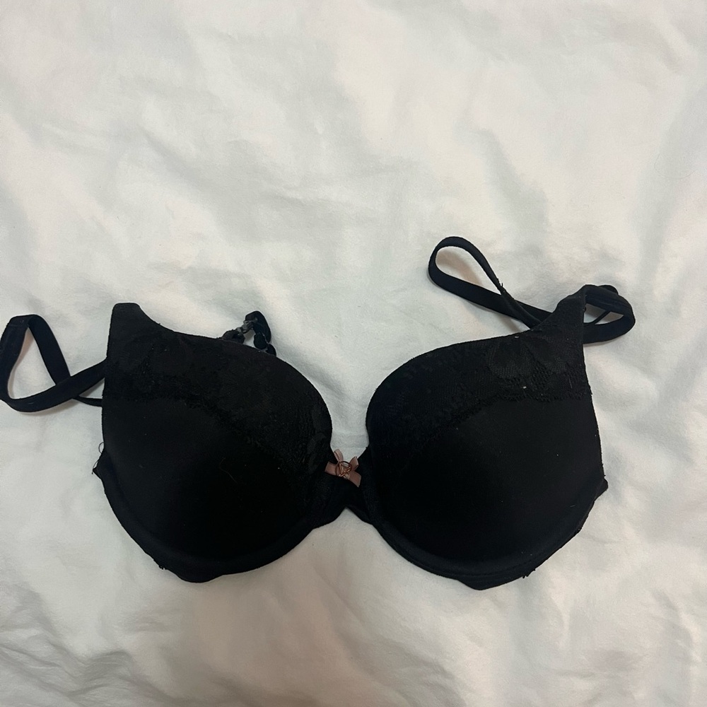 Victoria’s Secrets Black Lace Bra 32A